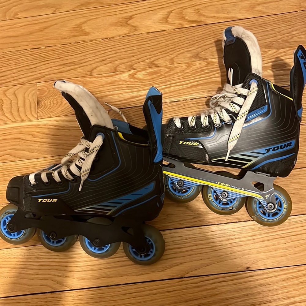 Size 6 hockey rollerblades in near perfect condition